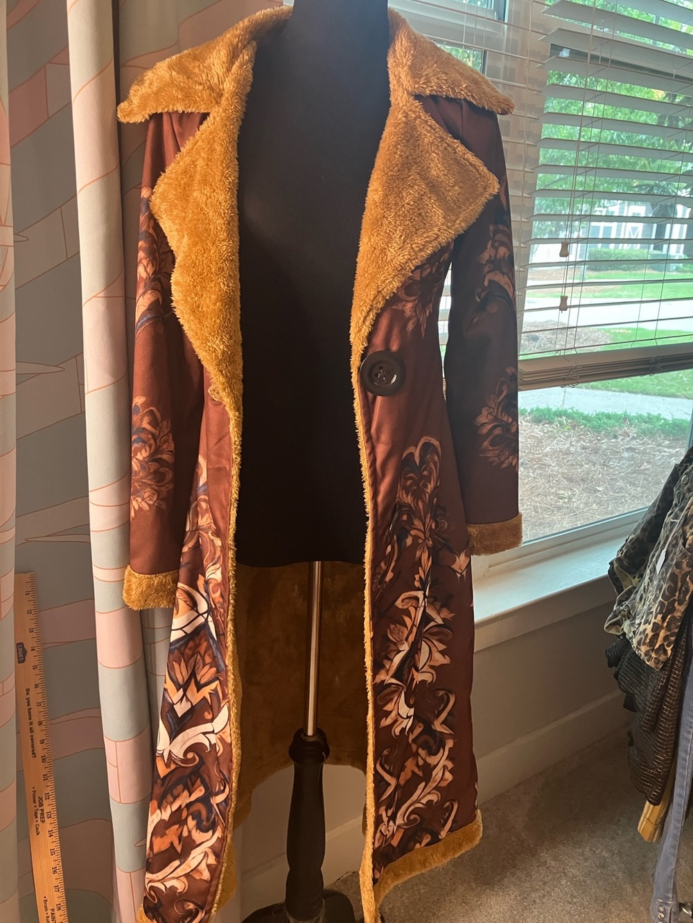 Brown Patterned Trench Coat with Gold Faux-Fur Trim - Picture 3 of 7